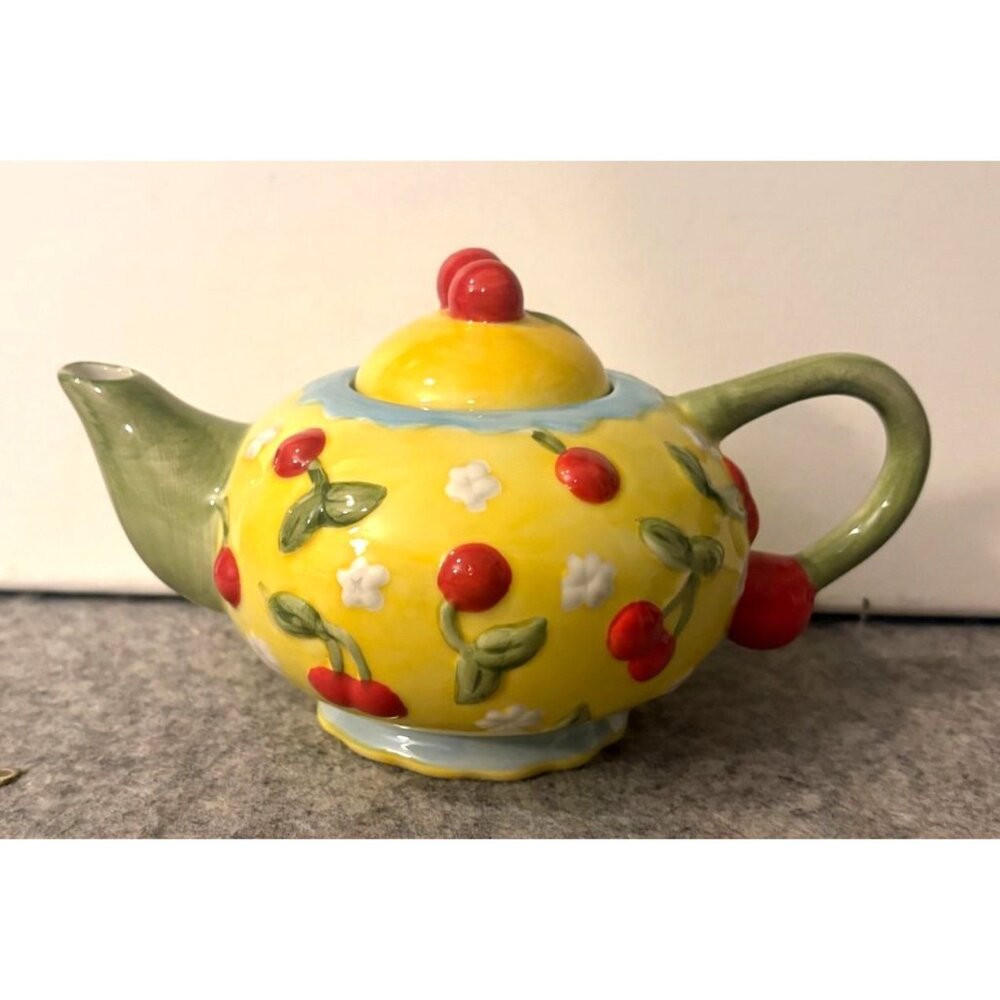 Oneida Country Bouquet Small Tea Pot 'Cherries Jubilee"  7.2" x 4.5  # 3315